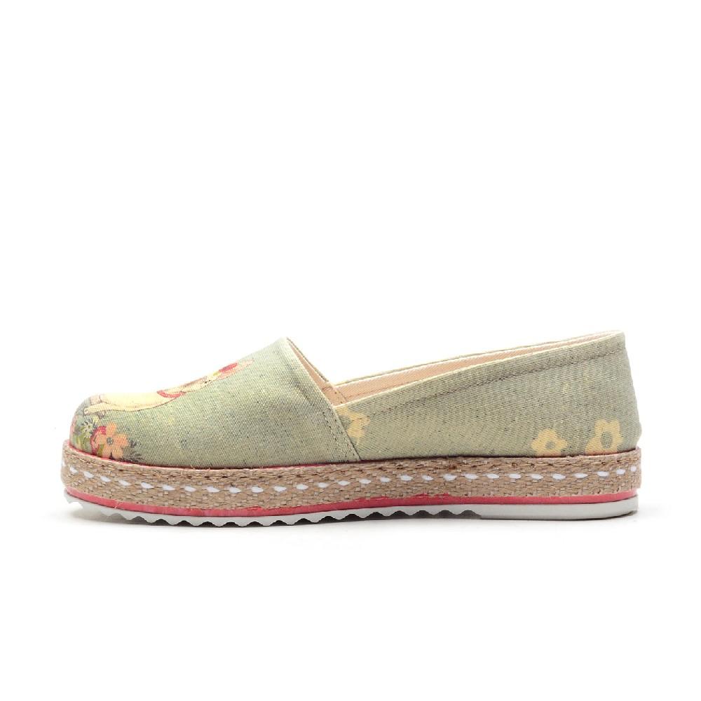 Sneaker Shoes Outlet - No Exchange or Return  35 EU - 5 US