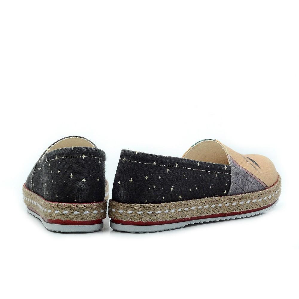 Sneaker Shoes Outlet - No Exchange or Return  35 EU - 5 US